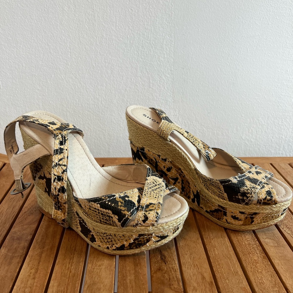 Shoebox NY Snake Wedge Platform Sandals